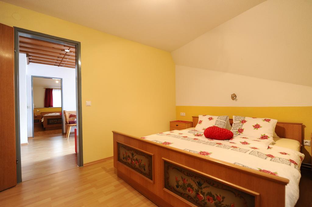 Bed and Breakfast Fruehstueckspension Lach Эберндорф Экстерьер фото